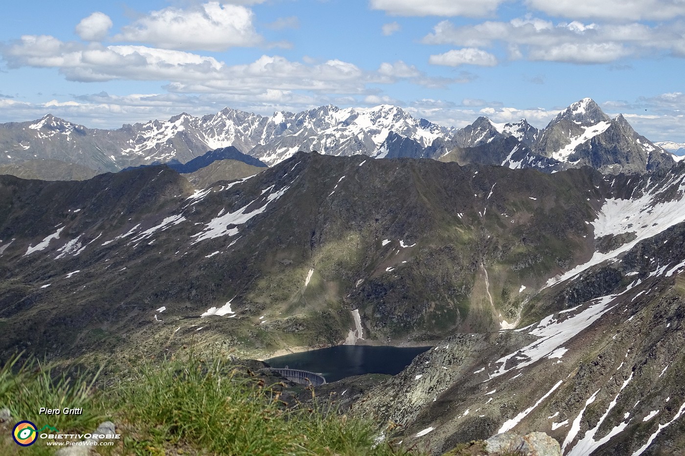 48 Vista panoramica dal Corno Stella verso le Alpi Orobie col Lago del Publino.JPG -                                